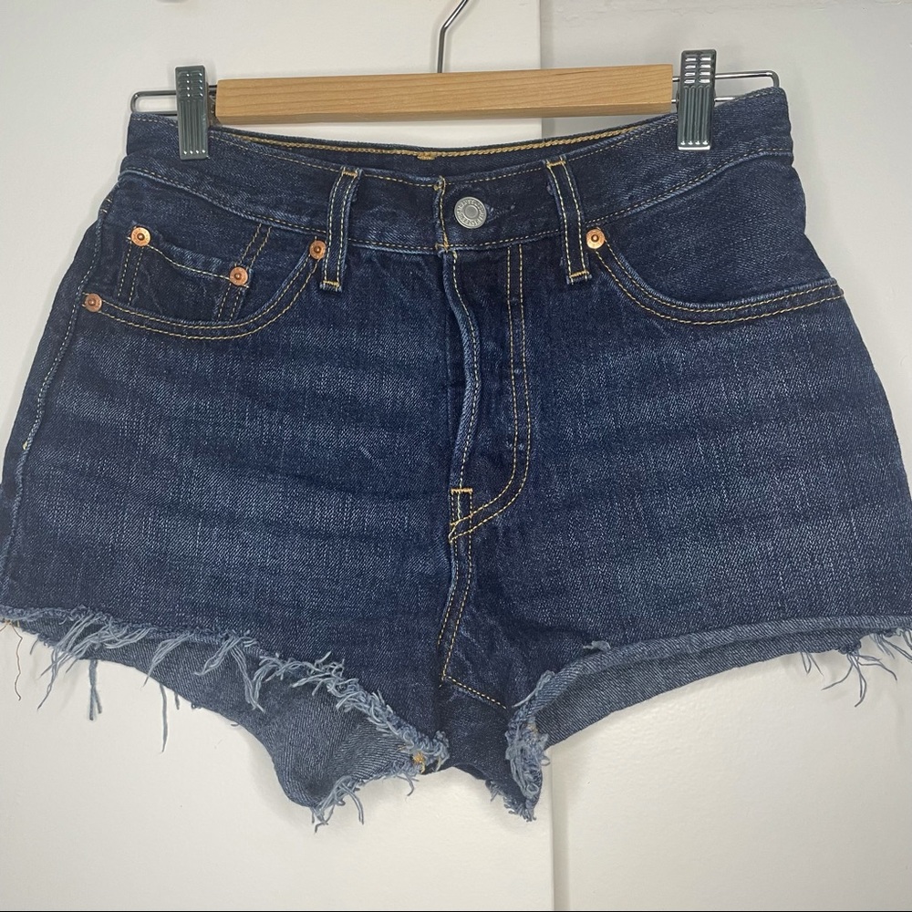 Levis cut off button fly shorts 25